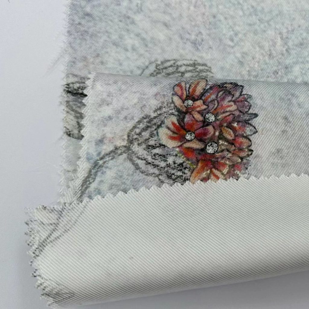 Hangzhou Kangman Textile Co., Ltd.30MM Twill Printed Silk Fabric